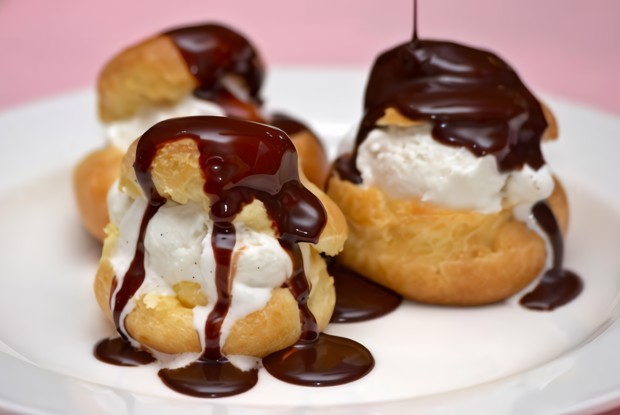 Профитроли с кремом шантильи