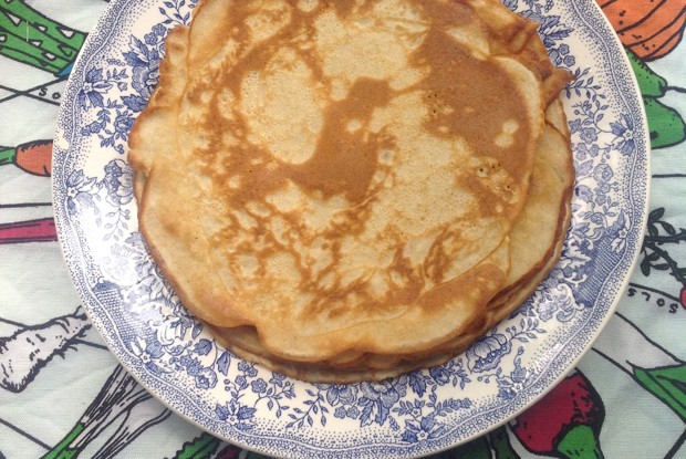 Простые тонкие блины на молоке