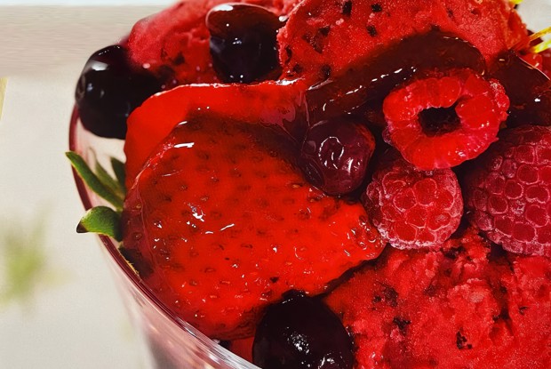 Простое мороженое из ягод