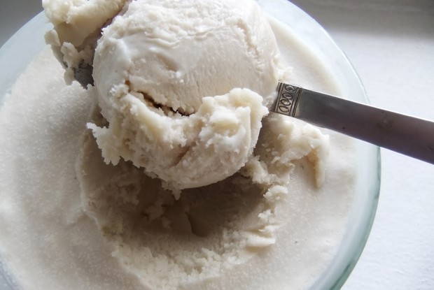 Простое сливочное мороженое