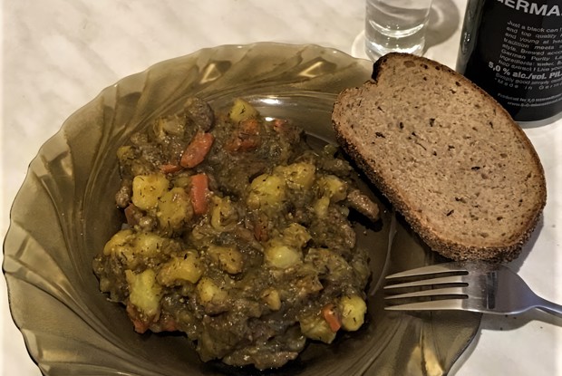 Простое жаркое на светлом пиве