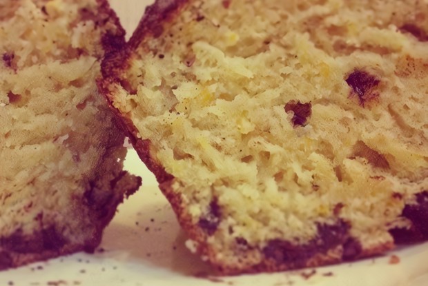 Простой апельсиновый кекс с шоколадом