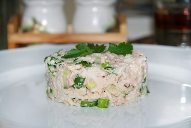 Простой рыбный салат