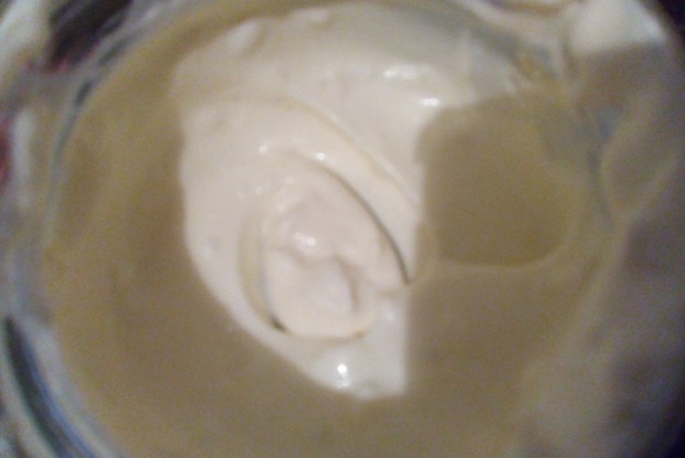 Простой соус для салата «Цезарь»