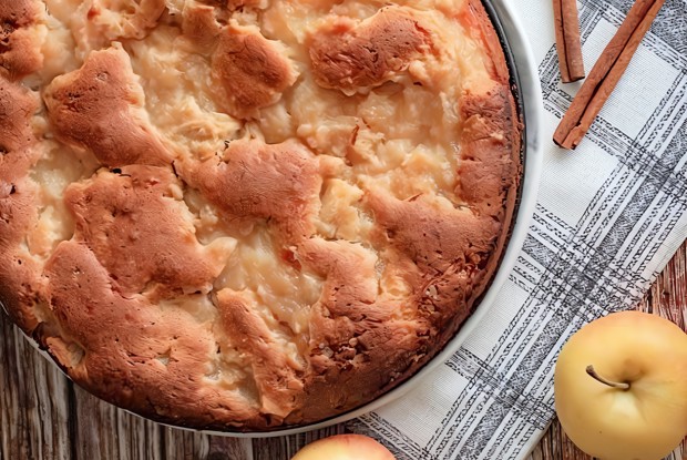 Простой медово-яблочный пирог