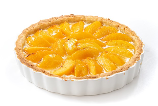 Простой пирог с творогом и персиками