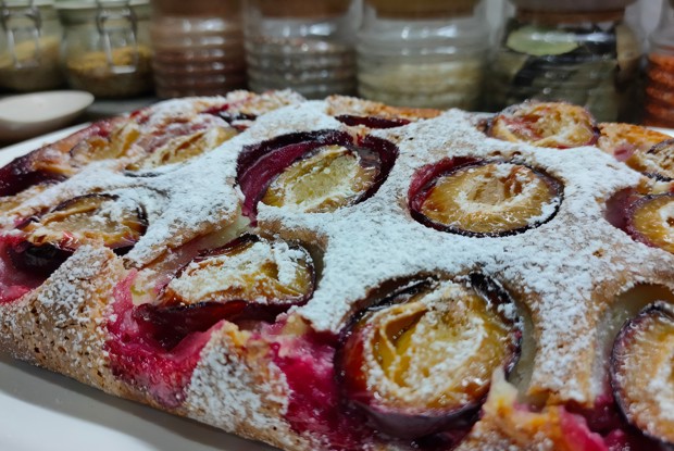 Простой сливовый пирог