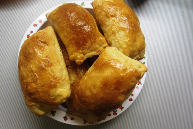 Простые слойки с сыром