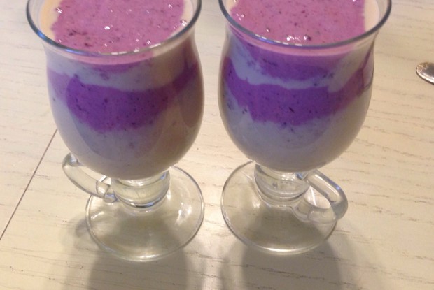 Протеиновый бананово-ягодный смузи