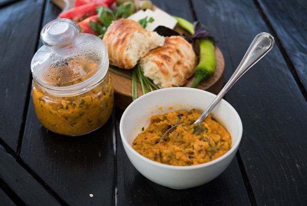 Пряная икра из баклажанов