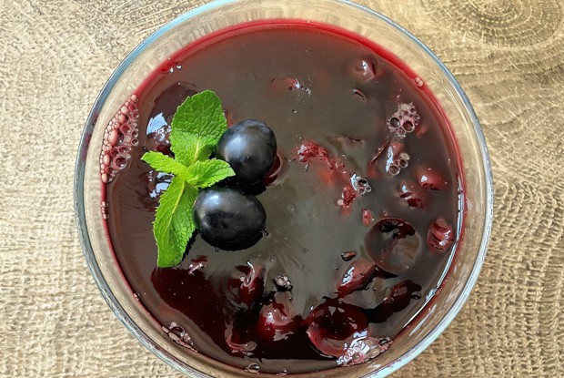 Пряное желе с ежевикой и виноградом