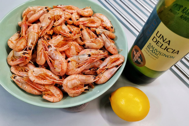 Пряные креветки, обжаренные на сковороде