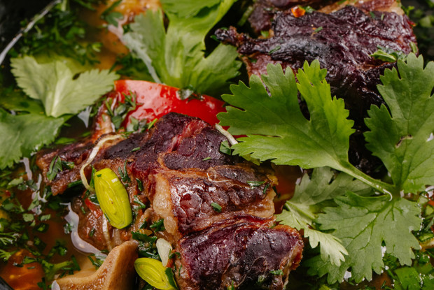 Пряный суп с бычьими хвостами