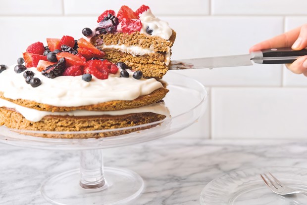 Пряный торт с кокосовым кремом