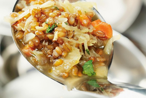 Пшеничная каша с капустой и морковью