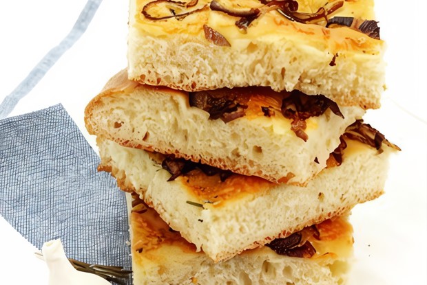 Пшеничный хлеб с луком