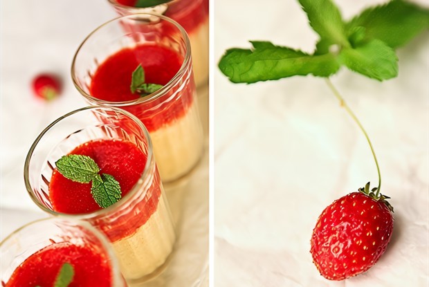 Пудинг из манной крупы с клубничным соусом