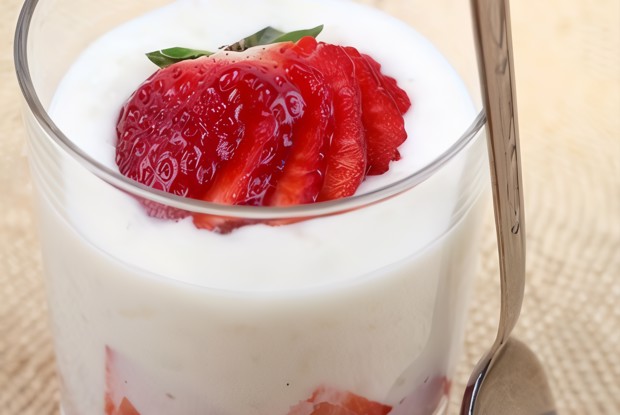 Пудинг из тапиоки с клубникой и фенхелем