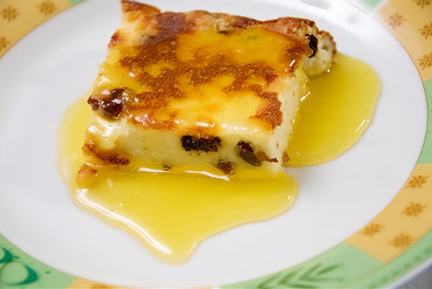 Пудинг из творога с изюмом