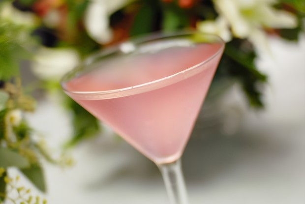 Пунш из розового вина с клюквенным соком