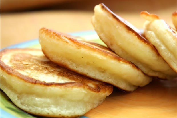 Пышные оладьи на горячем кефире