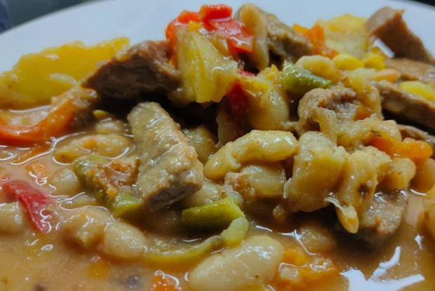 Рагу из овощей, фасоли и говядины