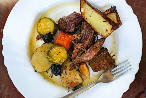 Рагу из говядины с сухофруктами