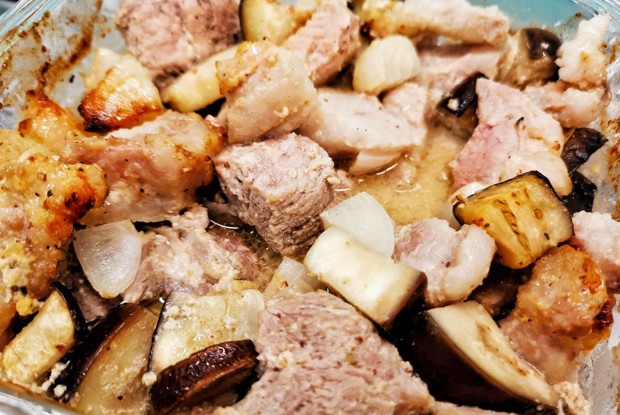 Рагу из свиных щек и баклажана