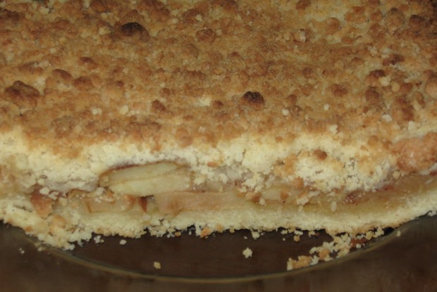 Рассыпчатый яблочный пирог с корицей