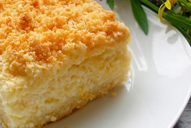 Рассыпчатый яблочно-творожный пирог с орехами