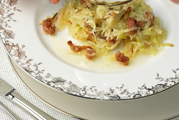 Редька с куриными шкварками