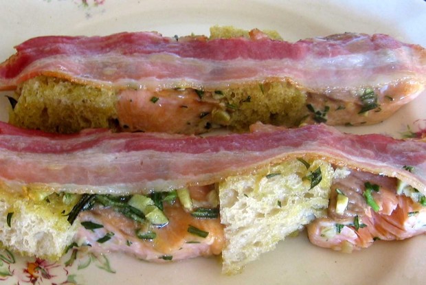 Рыба белая на шпажках