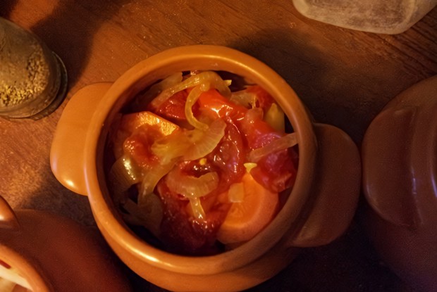 Рыба с баклажанами в горшочках