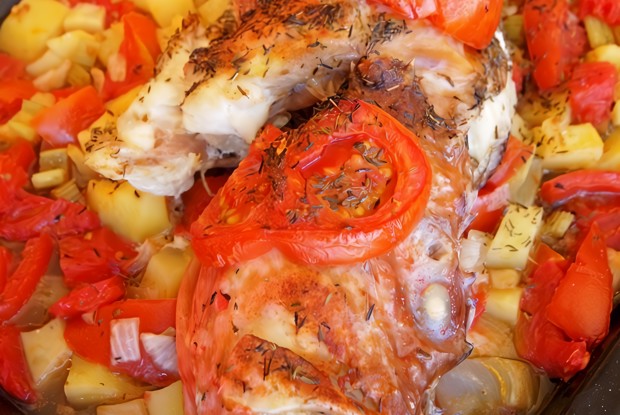 Рыба-скорпион, запеченная с овощами