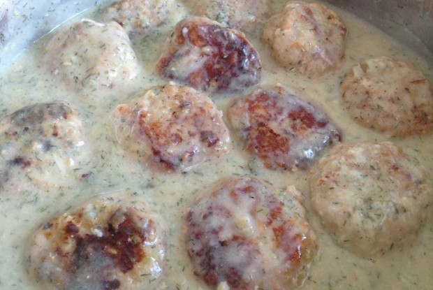 Рыбные котлеты с подливой