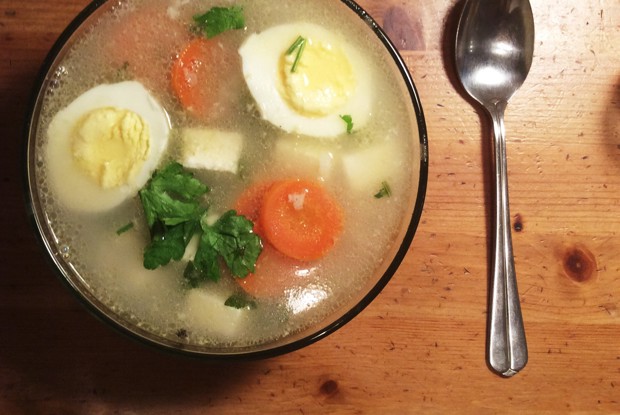 Рыбный суп с сыром и яйцами