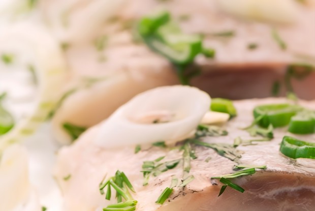 Рыбное филе, тушенное в белом вине