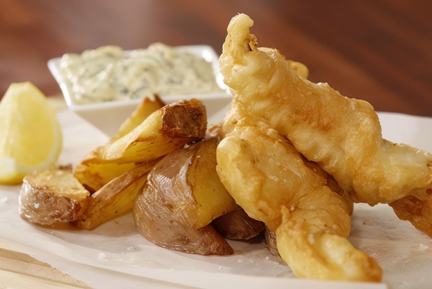 Рыбное филе в пивном кляре с васаби, с картофелем и соусом тартар