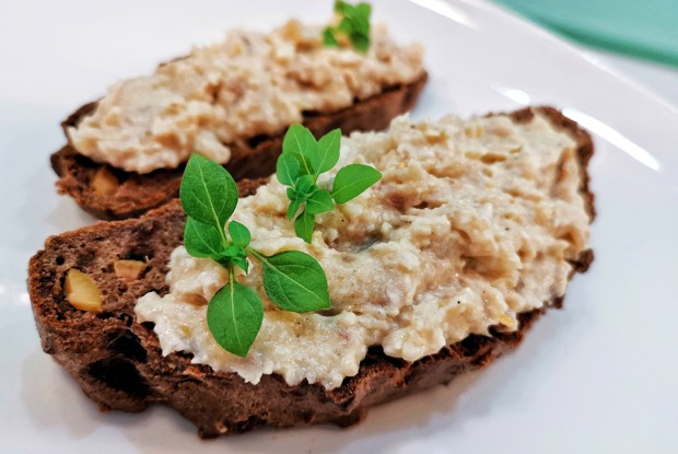 Риет из сельди с сыром и яйцом