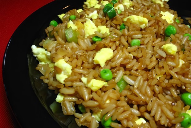 Рис с омлетом и зеленью