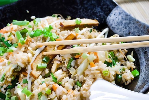 Рис, жаренный с тунцом