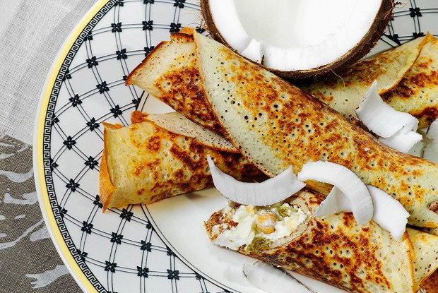 Рисовые блины с кокосовой начинкой