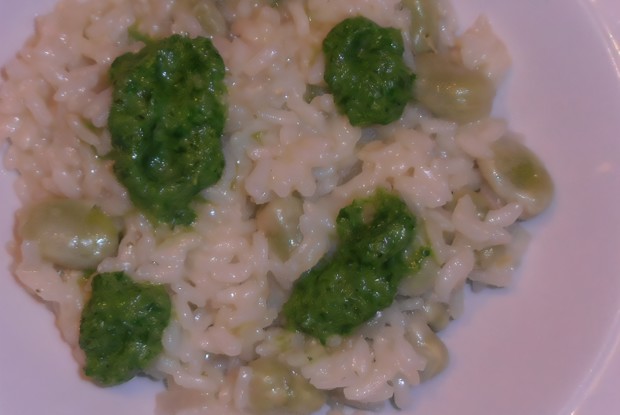 Ризотто с бобами и песто из латука
