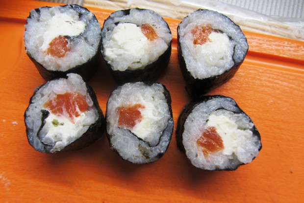 Роллы с сыром филадельфия и семгой