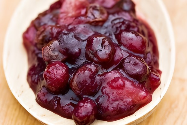 Рождественский клюквенный соус с бурбоном