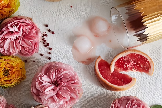 Розовый коктейль (Rose-infused)
