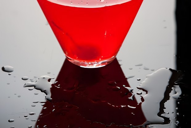 Розовый коктейль с малиновым сиропом