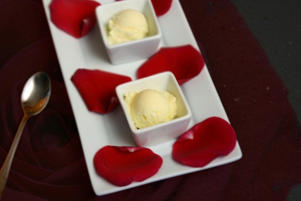 Розовое мороженое