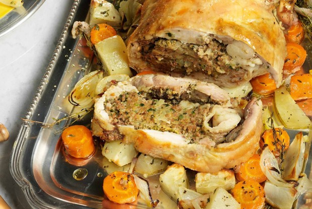 Рулет из индейки с бараниной, картошкой и морковью