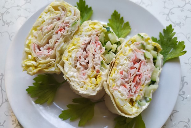Рулет из лаваша с крабовыми палочками